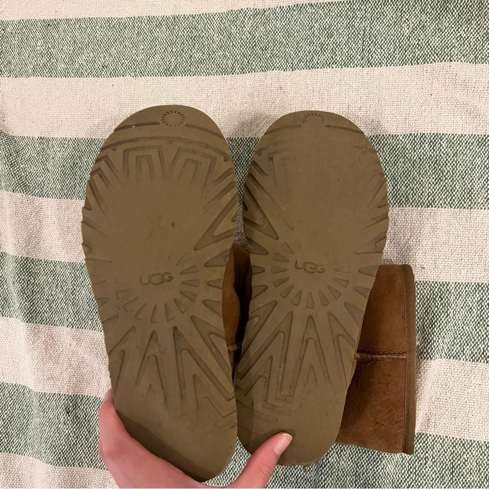 Size 8 Ugg Boots - Picture 5 of 8